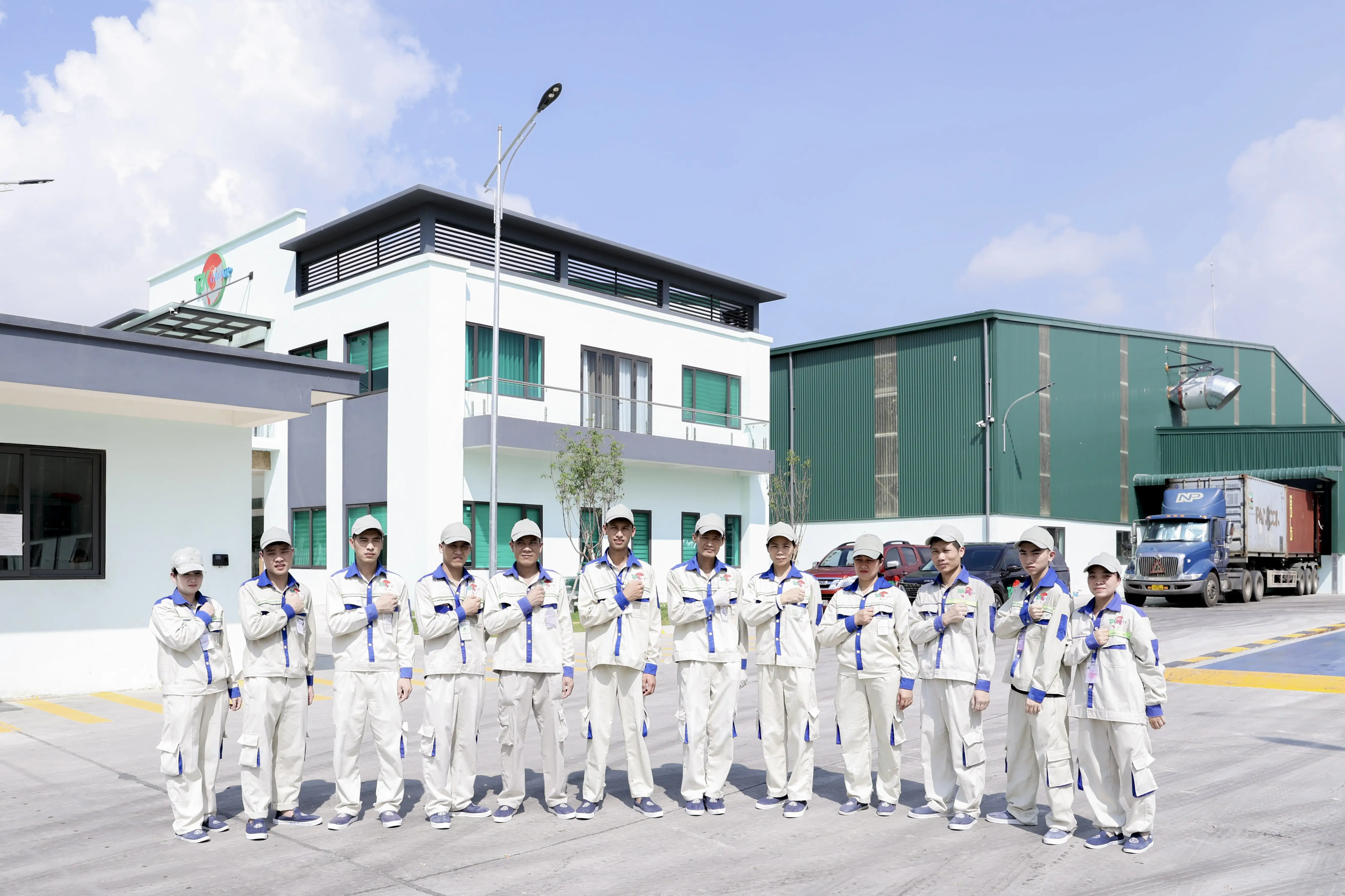 Nhân sự tận tâm, chuyên nghiệp và trình độ cao